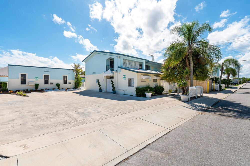 Seven Palms Hotel & Apartments - photo 9