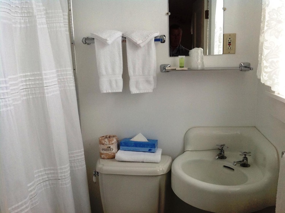Bridgeport Inn - photo 31