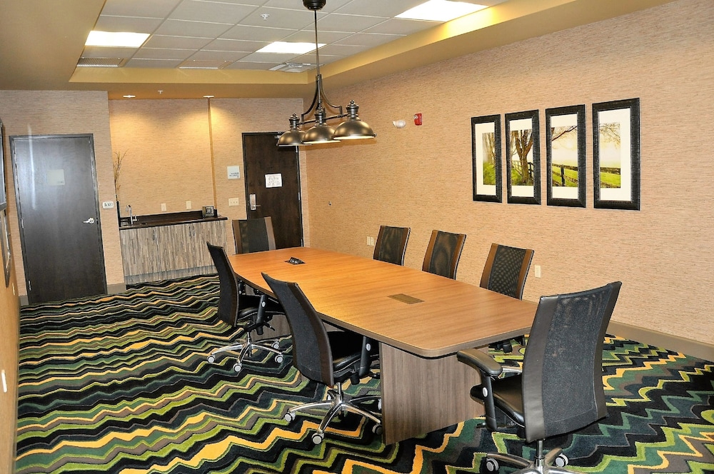Holiday Inn Express & Suites Perry National Fairground Area #34 by IHG - photo 65
