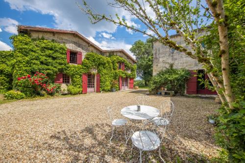 Échappée Bel - carbon neutral hotel in Arveyres
