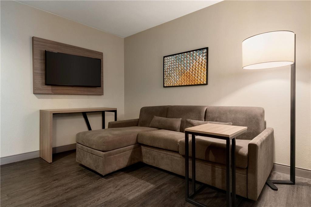 La Quinta Inn & Suites by Wyndham Montgomery - photo 43