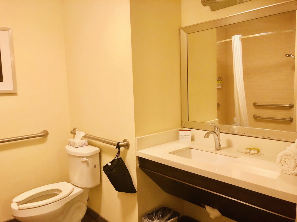 Candlewood Suites Lake Charles South by IHG - photo 17