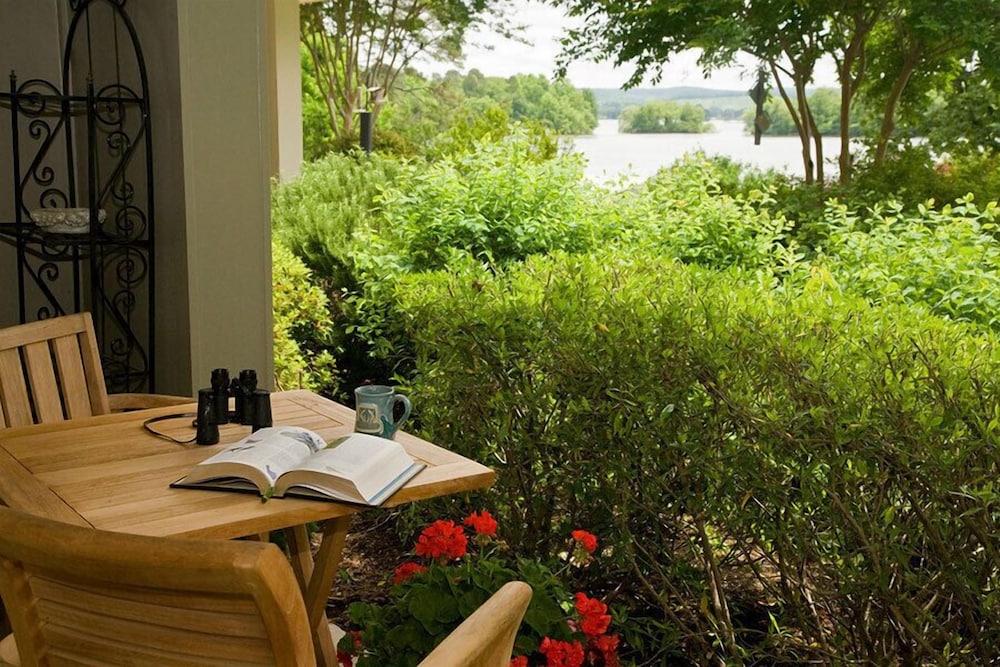 Lookout Point Lakeside Inn - photo 34