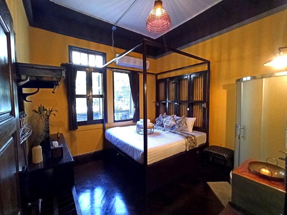 Long Feng Hostel Bangkok