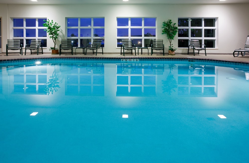 Holiday Inn Express and Suites Stevens Point by IHG - photo 18