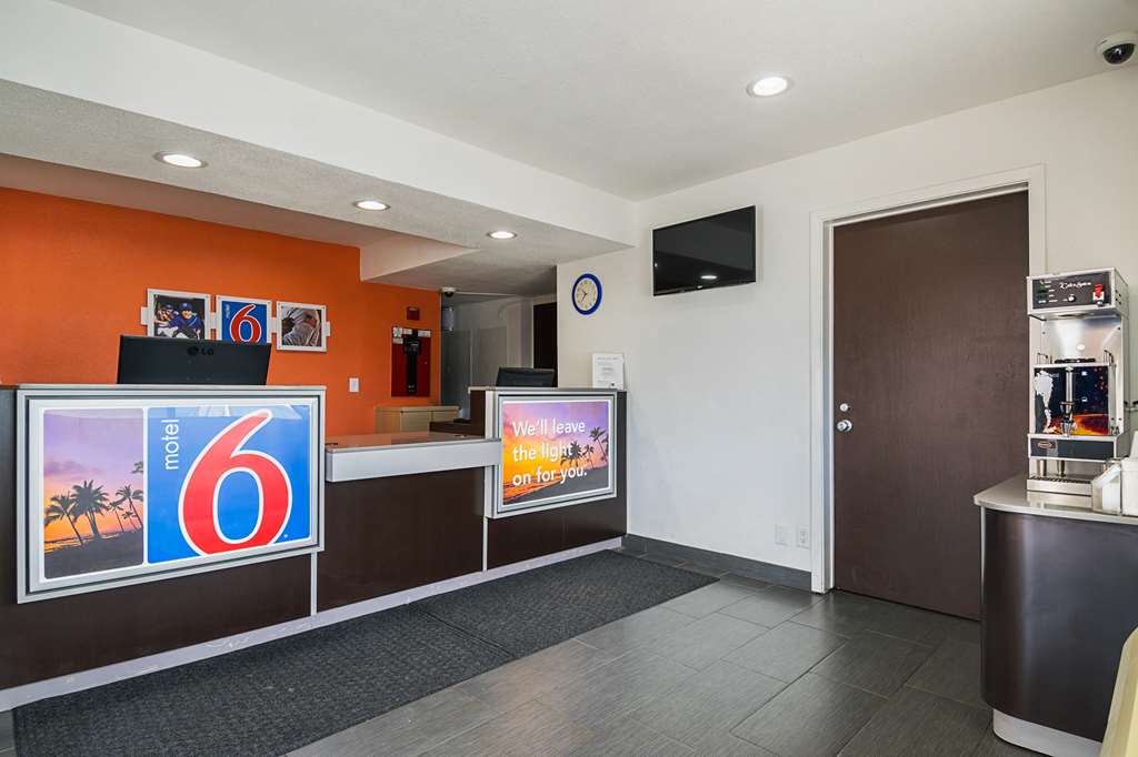 Motel 6 Lost Hills CA - photo 26