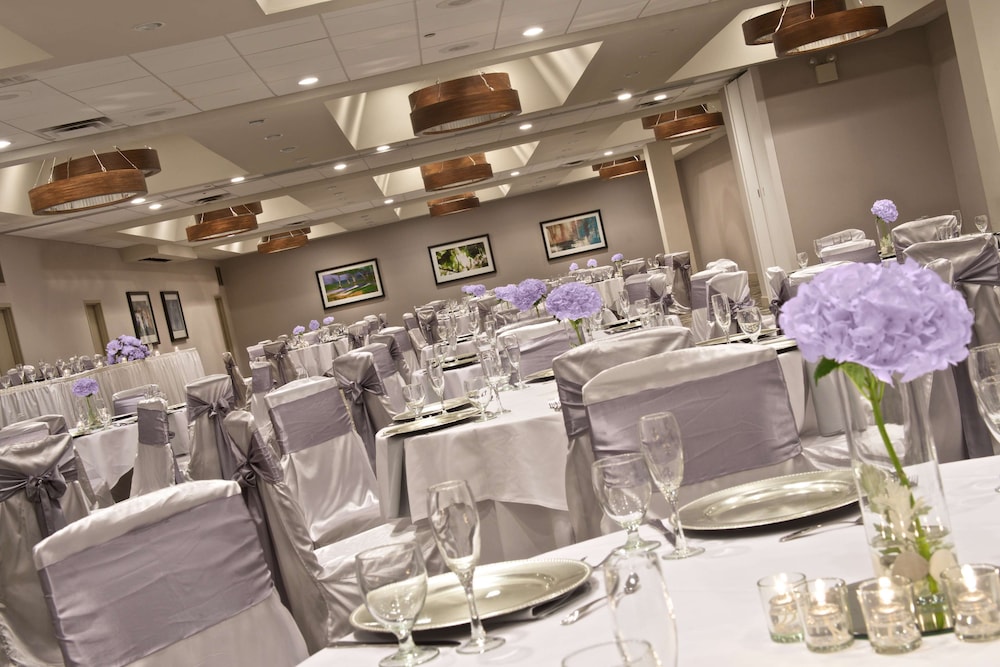 Embassy Suites by Hilton Cincinnati Northeast Blue Ash - photo 36