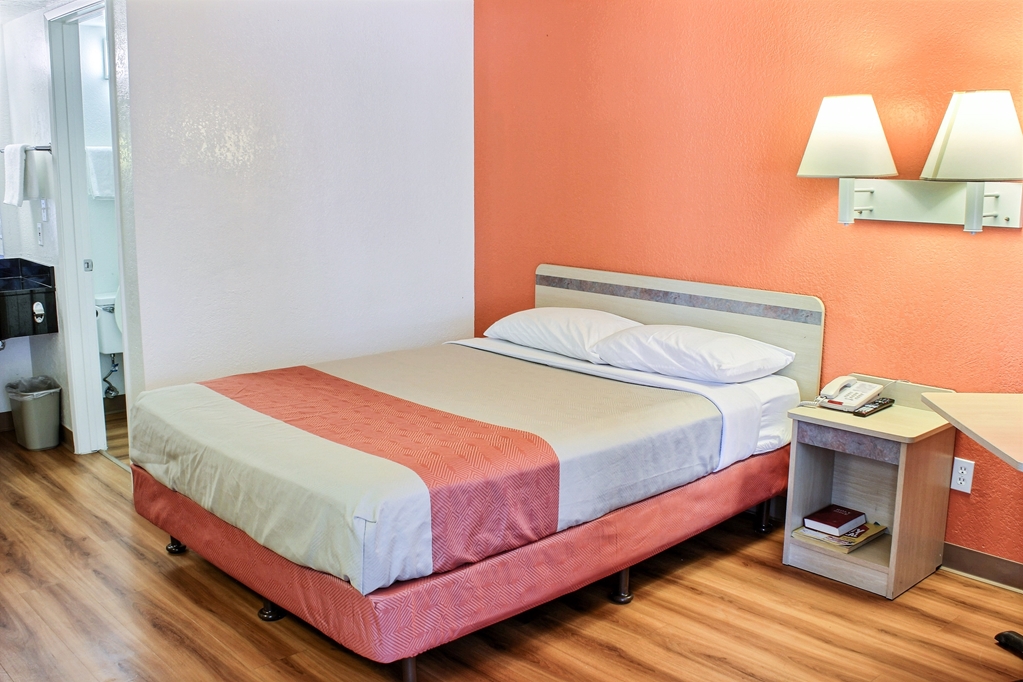 Motel 6 Coalinga CA East - photo 14