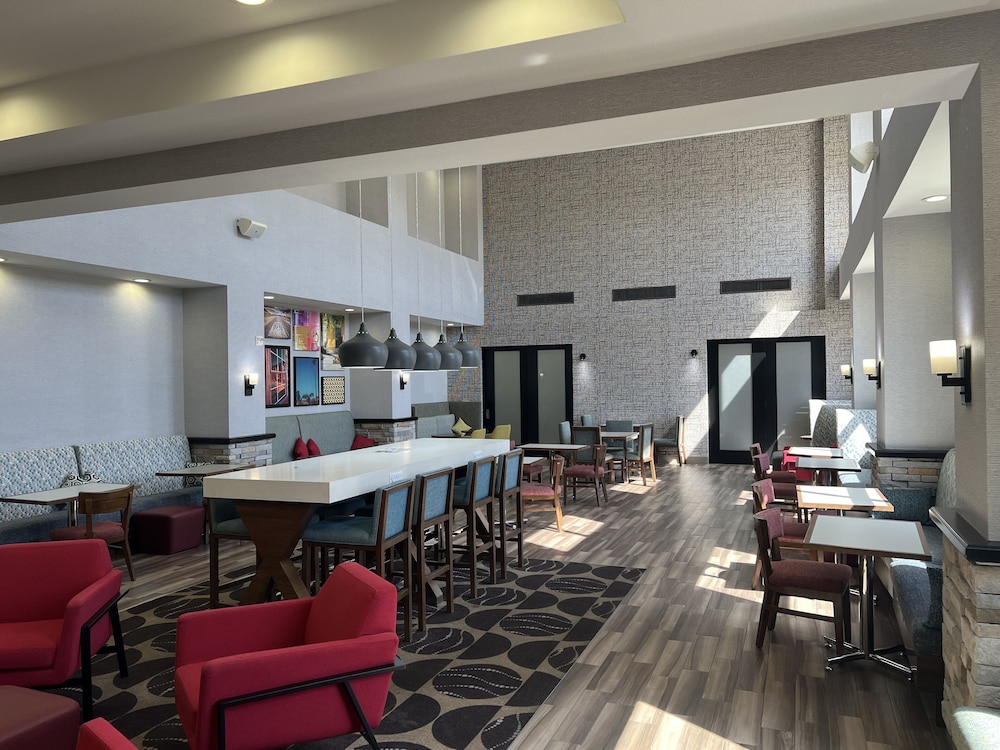 Hampton Inn & Suites Barstow - photo 52