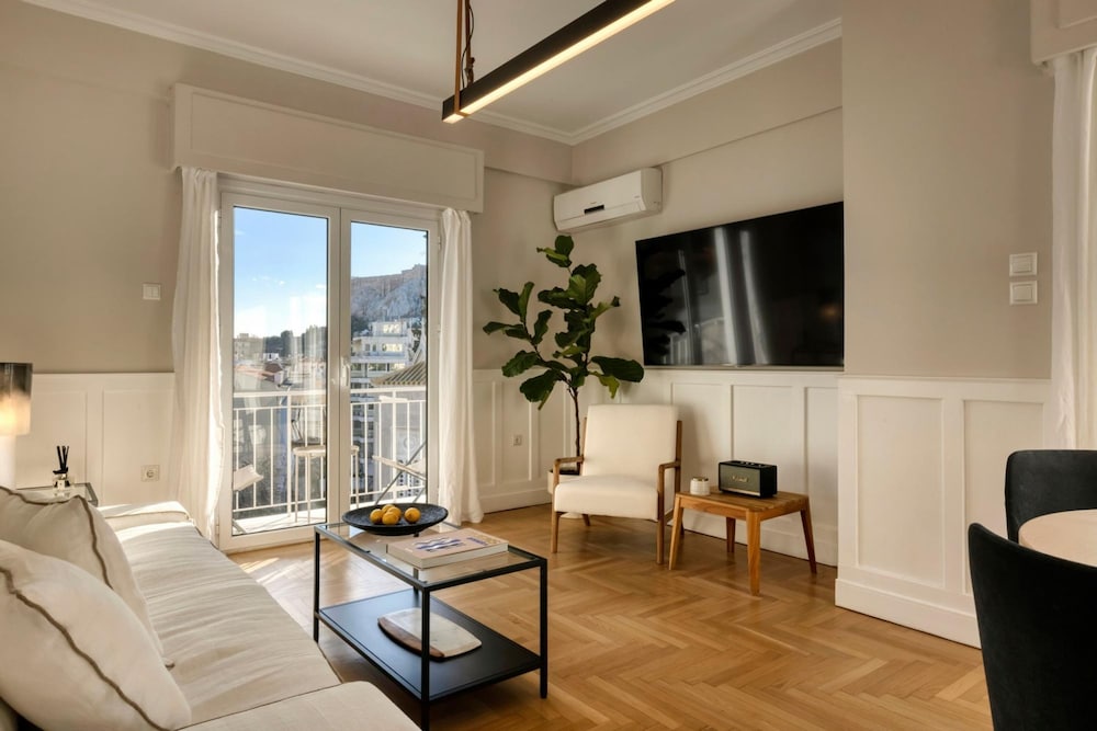 Meliti Apartment in Plaka — 4-Star Luxury Hotel in Athens, Greece