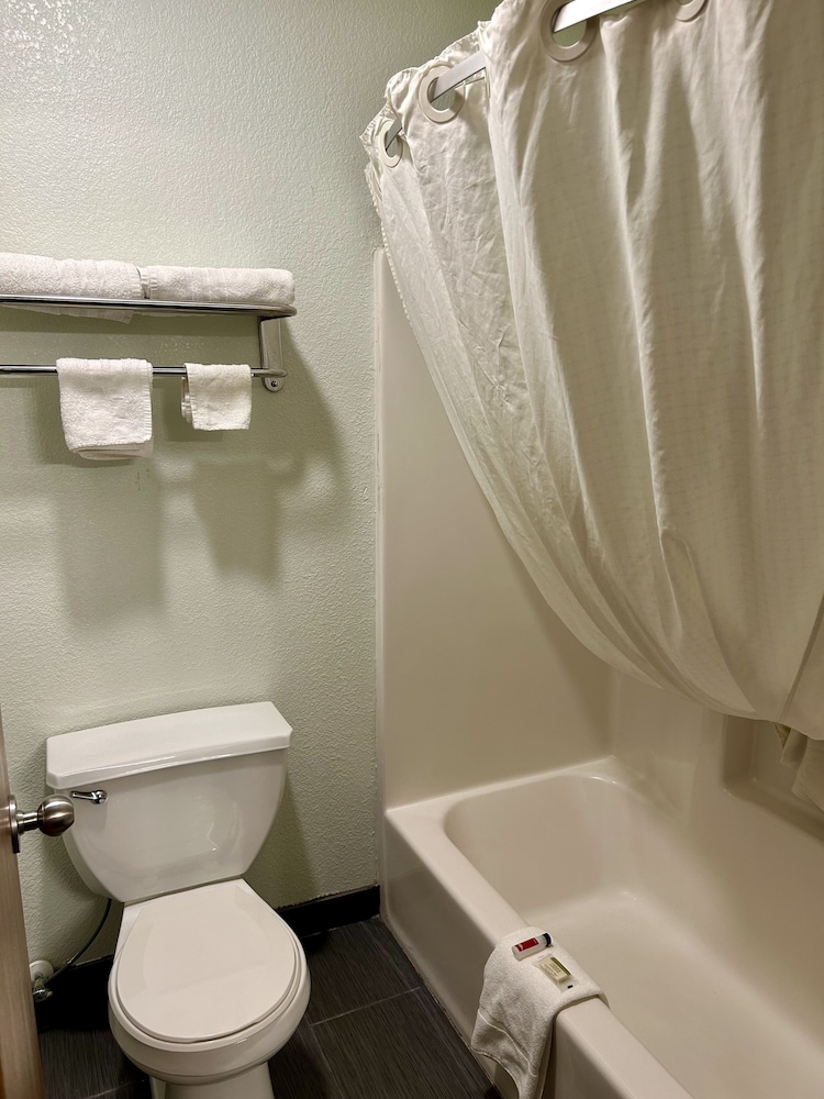 Super 8 by Wyndham Platte City Kansas City Area Airport - photo 12