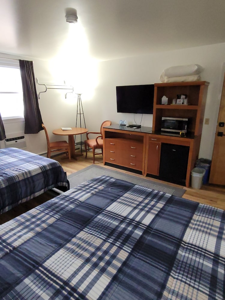 West Bethel Motel - photo 9