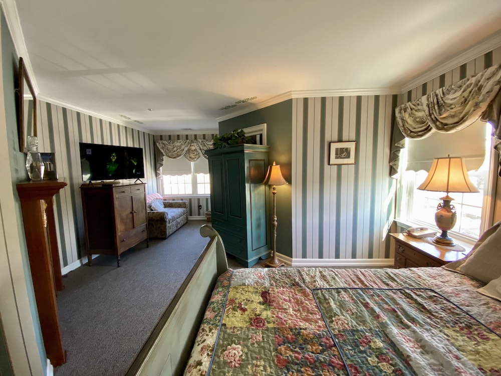 The Cypress Inn Bed & Breakfast - photo 31