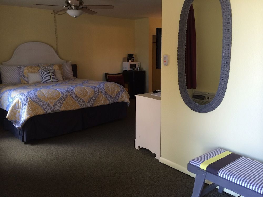 Caboose Motel - photo 15