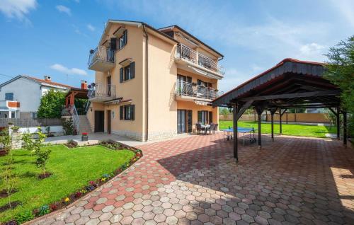 Stunning Apartment In Fazana With Wifi — 4-Star Luxury Hotel in Fazana, Croatia