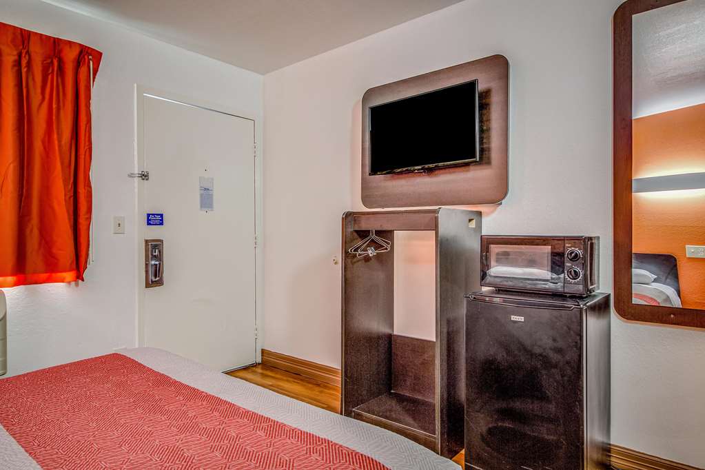 Motel 6 Conroe TX - photo 6