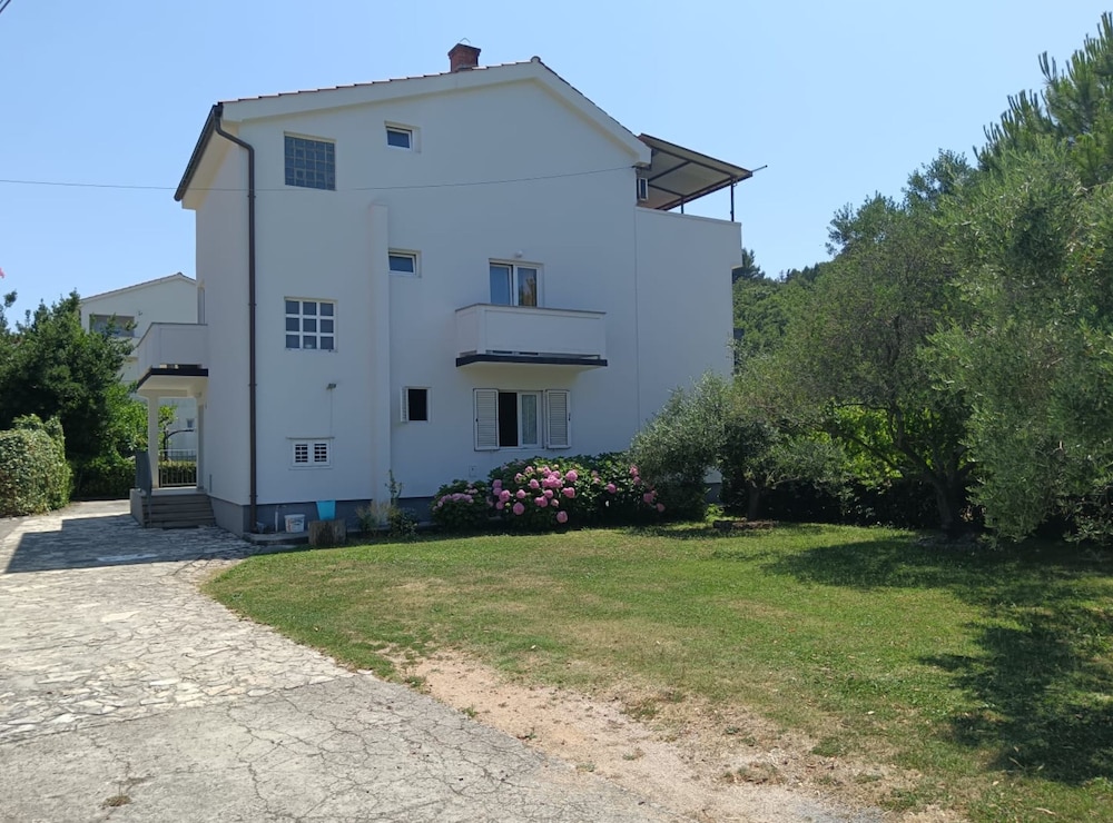Apartment Kurelić — 4-Star Luxury Hotel in Rab, Croatia