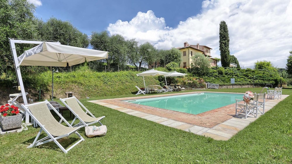 Germagnana 12&2 Emma Villas — 4-Star Luxury Hotel in San Miniato, Italy