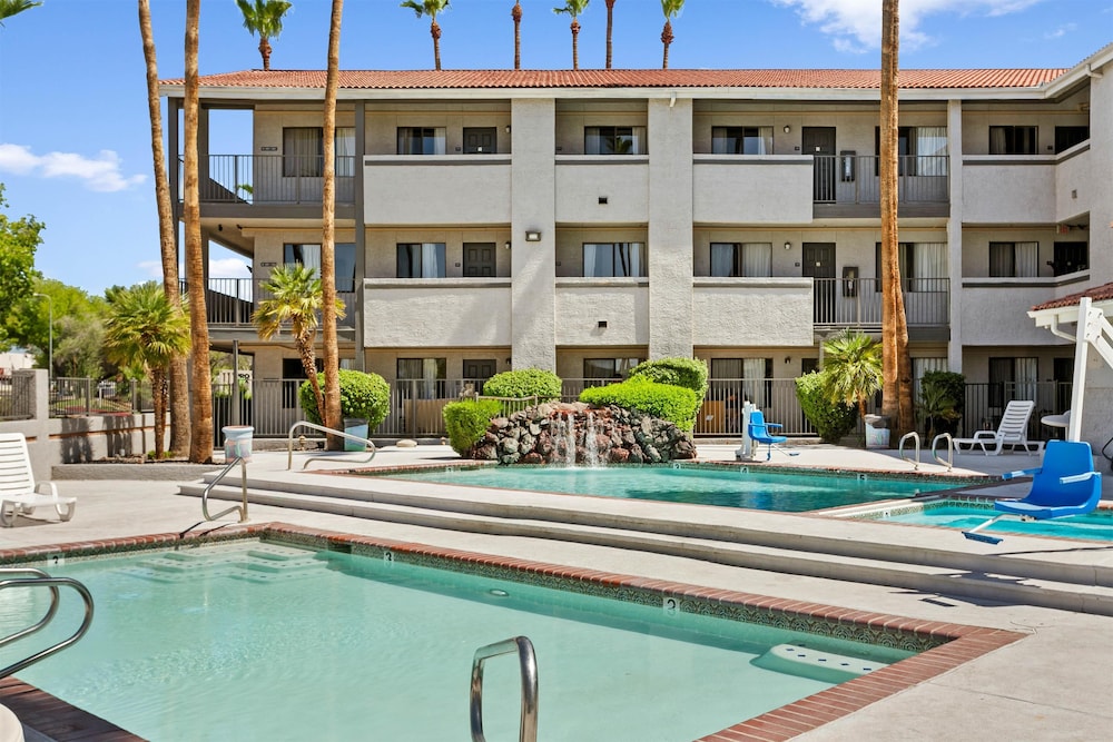 Motel 6 Tempe AZ Elliot Road pet-friendly hotel Tempe