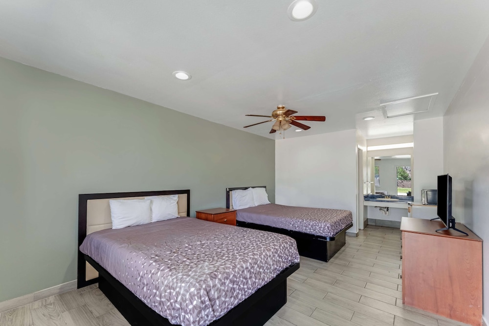 Americas Best Value Inn San Antonio Downtown Riverwalk - photo 11