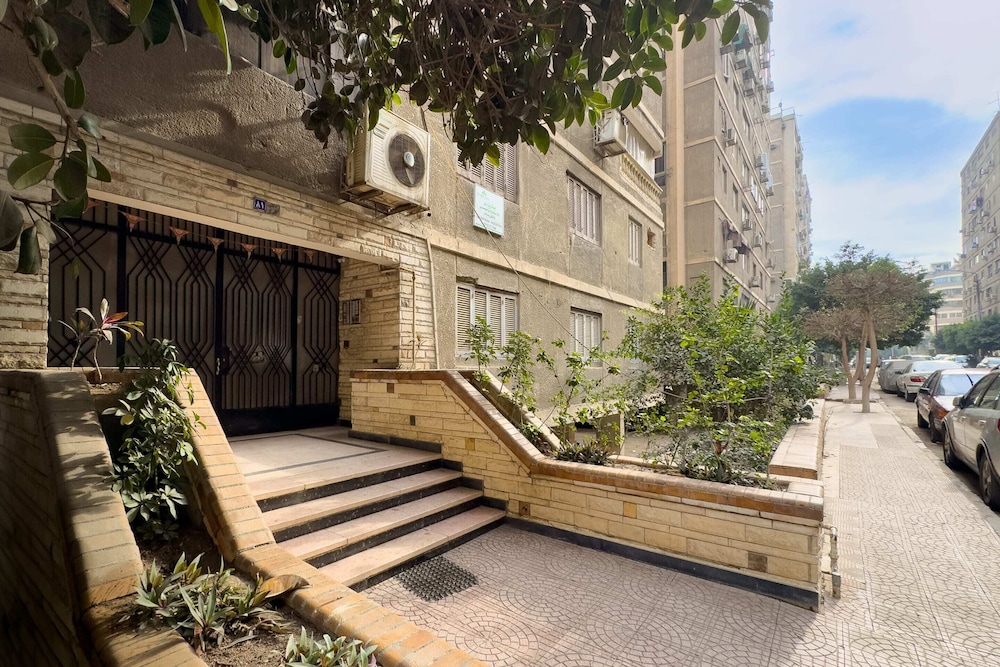 The 1 BDR Cobalt Cube 5 min to CAI Airport — 4-Star Luxury Hotel in Cairo, Egypt