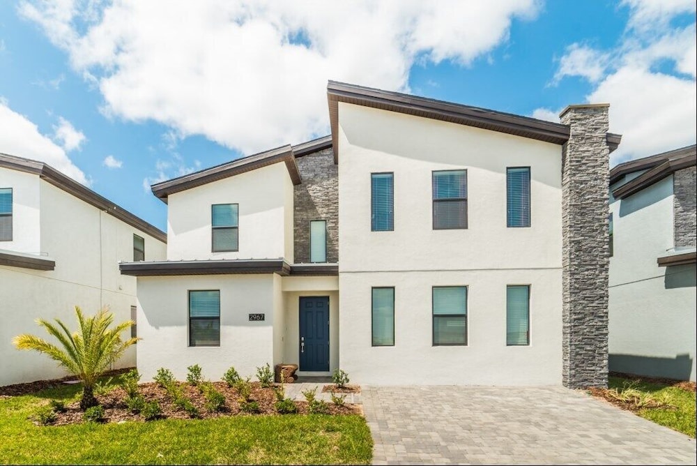 Luxury Lake View 8 BR Villa With Games Room — 4-Star Luxury Hotel in Kissimmee, United States