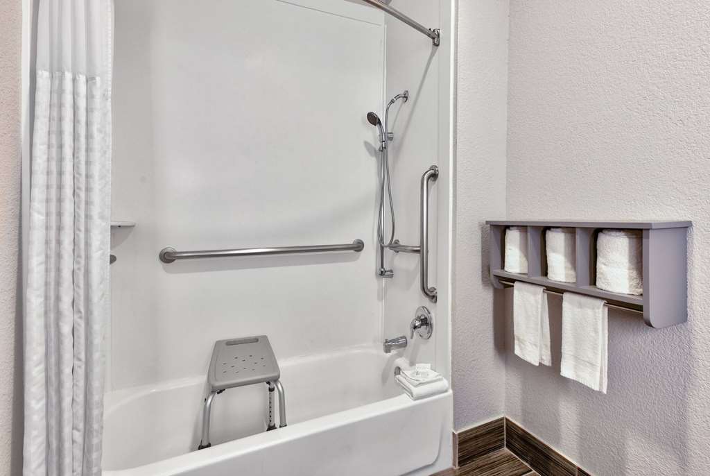La Quinta Inn & Suites by Wyndham Dallas Las Colinas - photo 6
