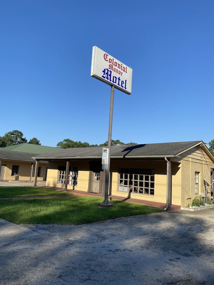 Colonial Manor Motel in Brewton, United States