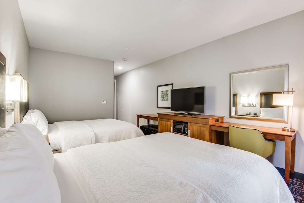 Hampton Inn & Suites Dallas Ft. Worth Airport South - photo 17
