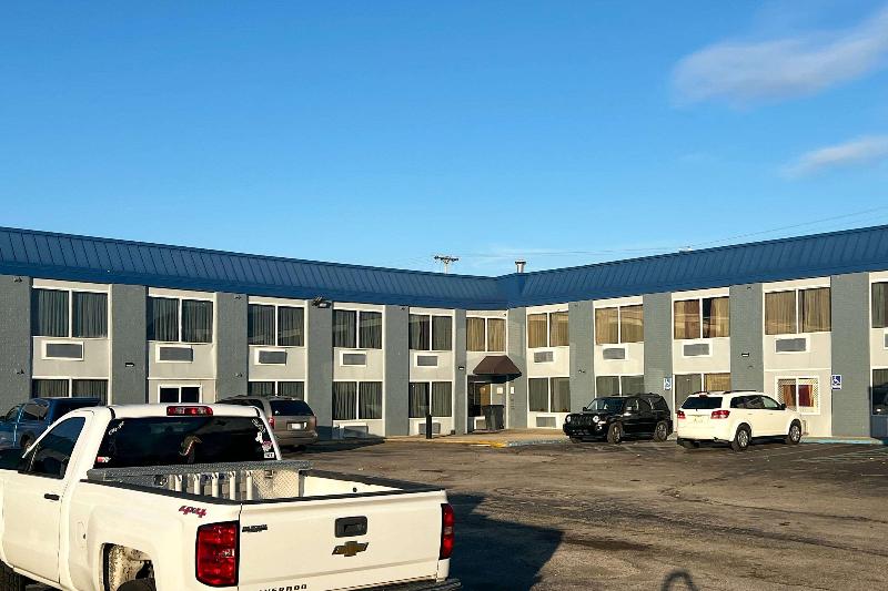 Days Inn by Wyndham Muskegon - photo 5