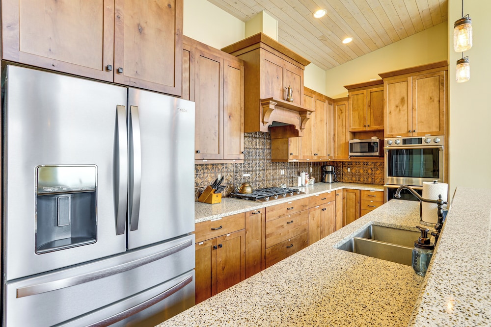 Lake Whatcom House With Private Hot Tub And Dock 17404811 — Bellingham