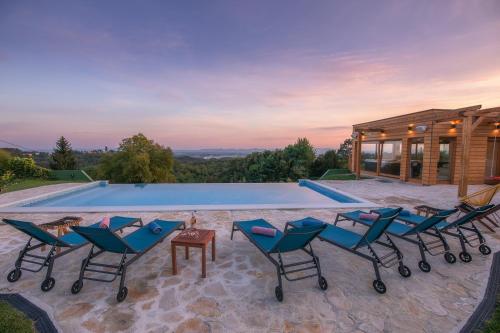 Gran Vista Holiday Home — 4-Star Luxury Hotel in Gornji Mihaljevec, Croatia