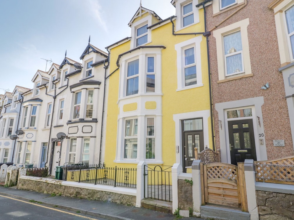 DownTown Manhattan House — 4-Star Luxury Hotel in Llandudno, United Kingdom