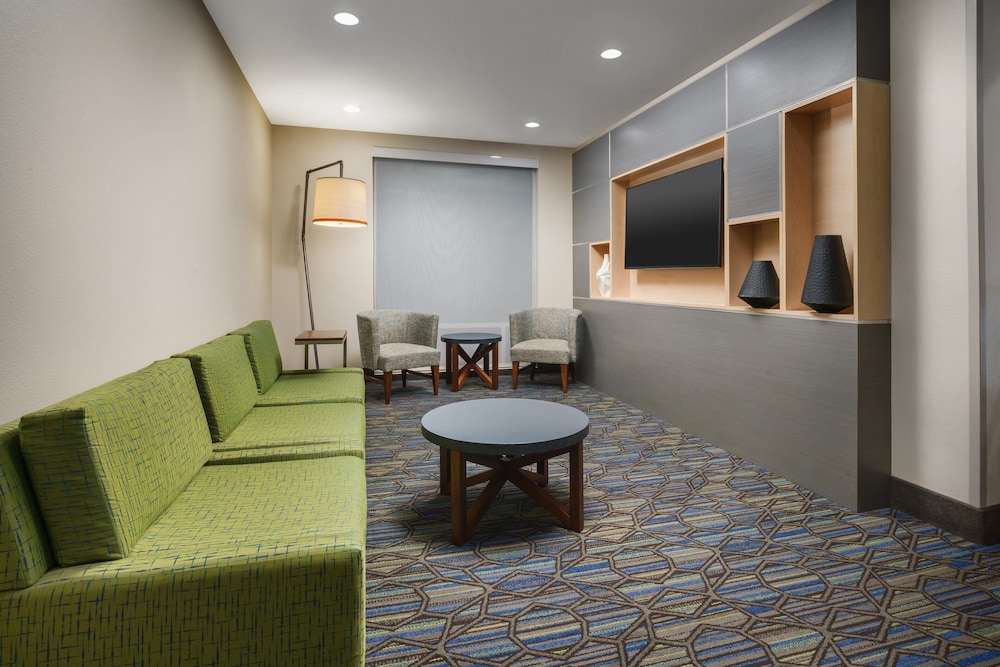 Holiday Inn Express & Suites Oakhurst Yosemite Park Area - photo 23