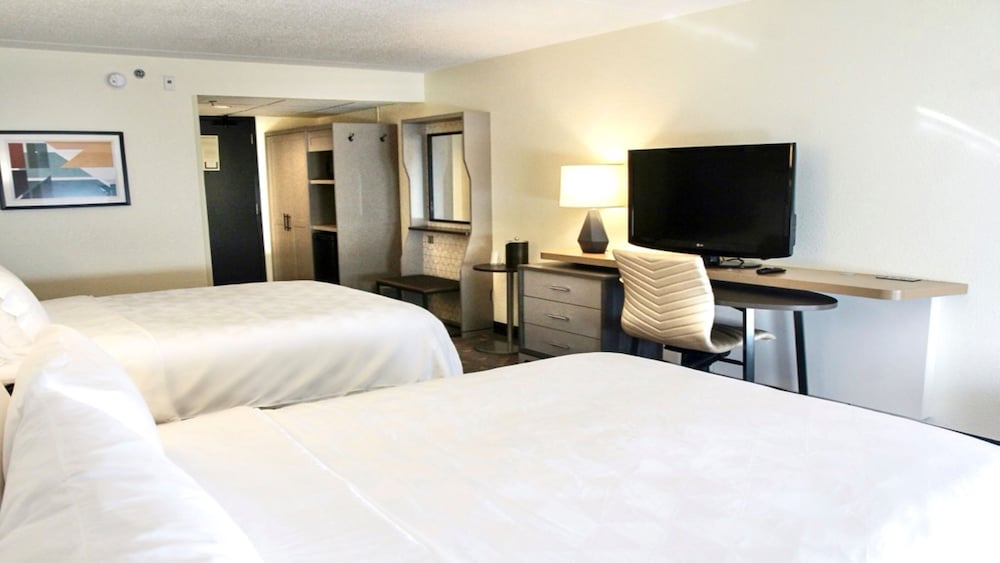 Holiday Inn Hotel & Suites Overland Park Convention Center - photo 2