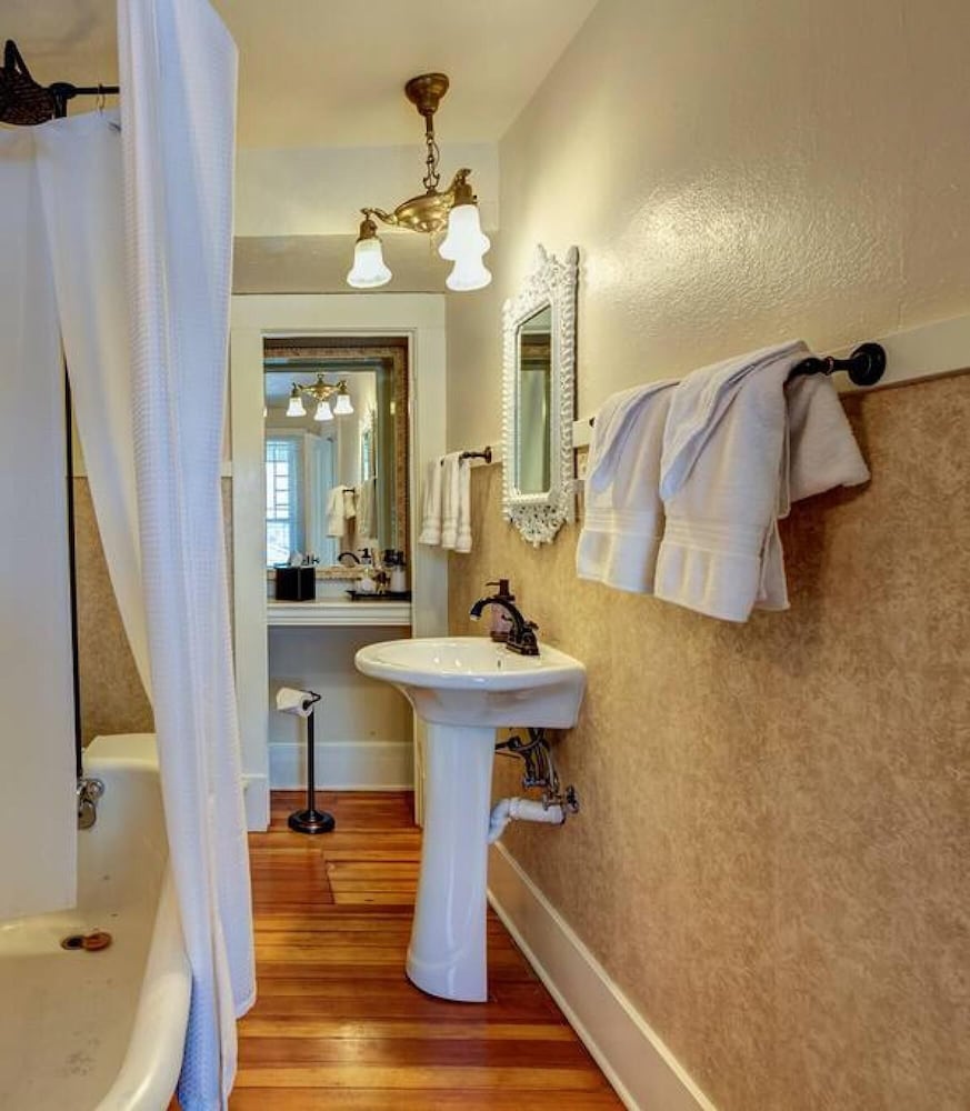 Avenue Hotel Bed & Breakfast - photo 28
