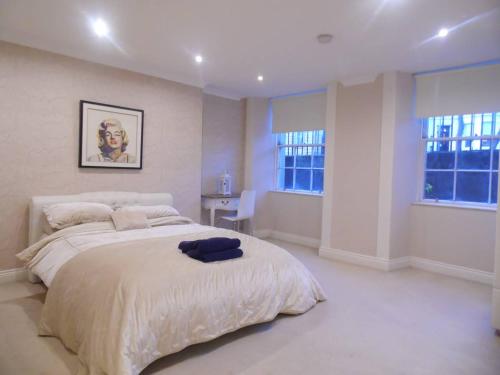 WEST END Stunning 2 bedroom main door flat with private parking — 4-Star Luxury Hotel in Glasgow, United Kingdom