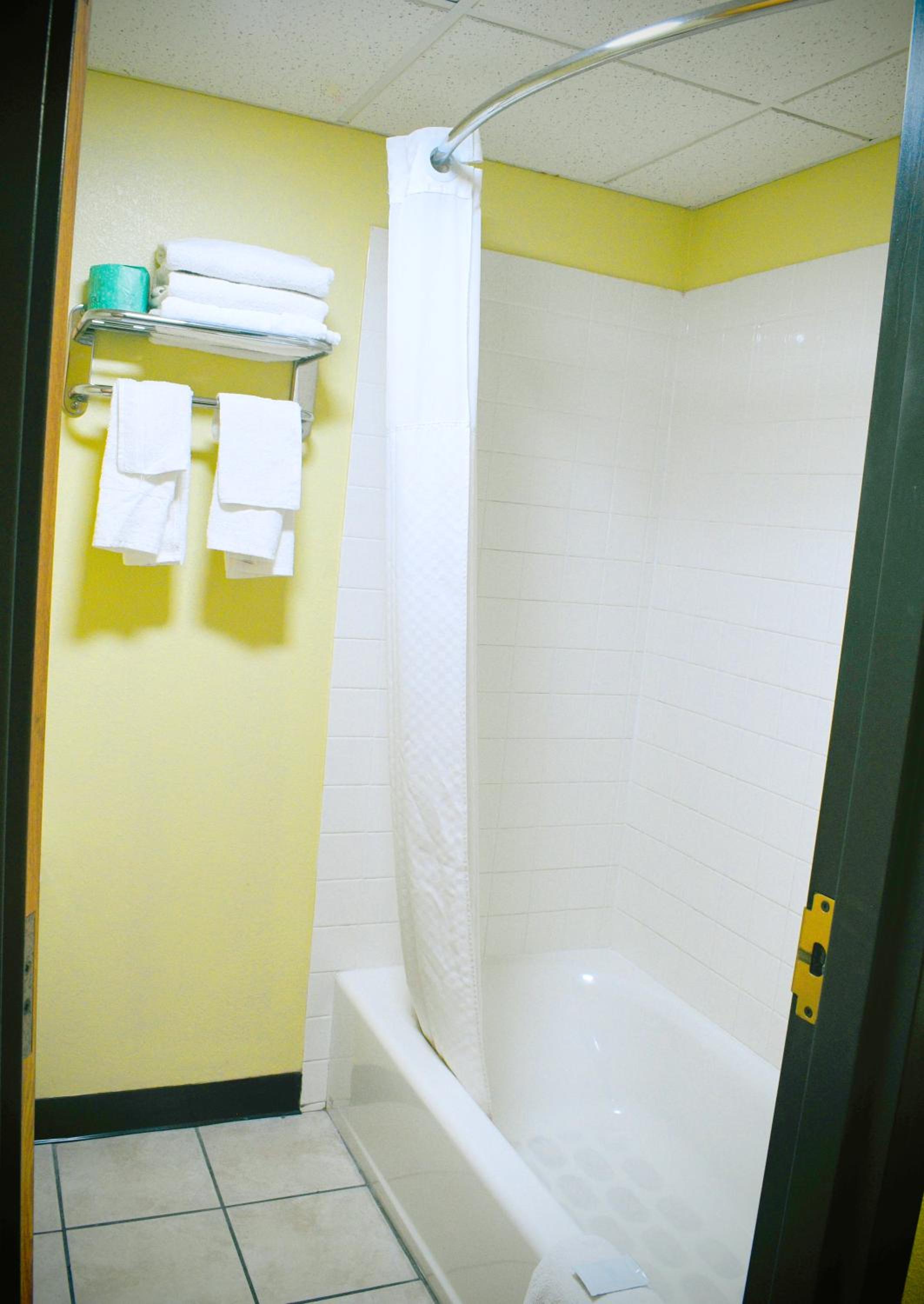 Days Inn by Wyndham Park City Kansas - photo 24