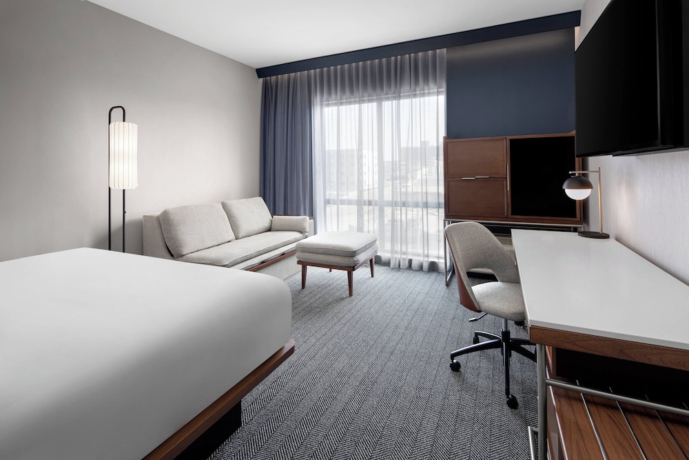 Courtyard by Marriott Lansing Downtown - photo 12