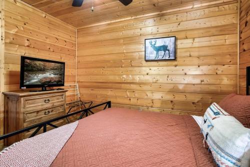 Kate's Cabin 3 min to Dollywood Cabin with Hot tub Game Room and Resort Pool - photo 18
