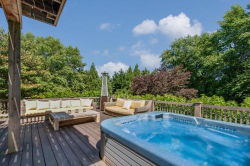 4br 3ba Hot Tub Media Room Weekly Rates — Montauk