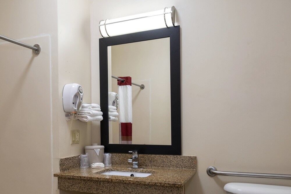 Red Roof Inn & Suites Dover Downtown in Dover, United States