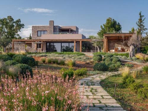Beachfront Villa Oneiro with Sea Views — 4-Star Luxury Hotel in Porto Cheli, Greece