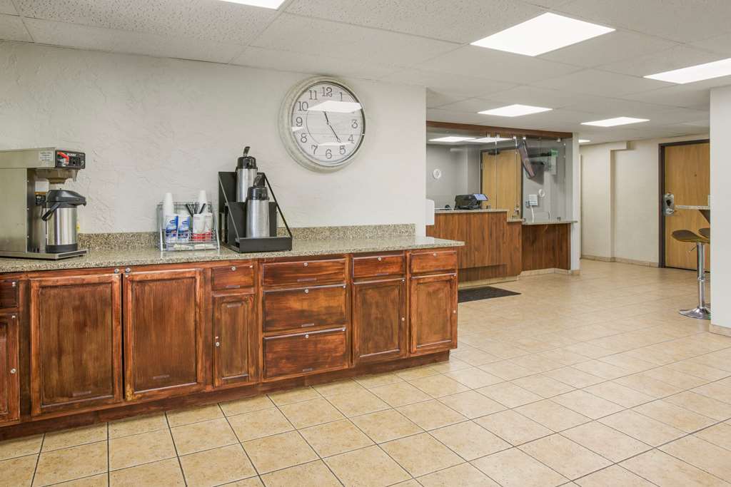 Rodeway Inn & Suites Grand Rapids Southeast - photo 30