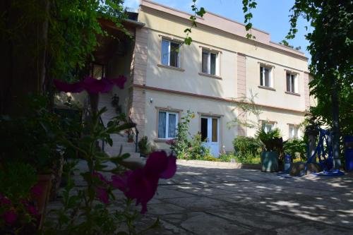Crossway - carbon neutral hotel in Tbilisi