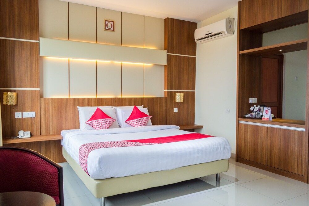 Oyo 775 Aviari Hotel — Batam