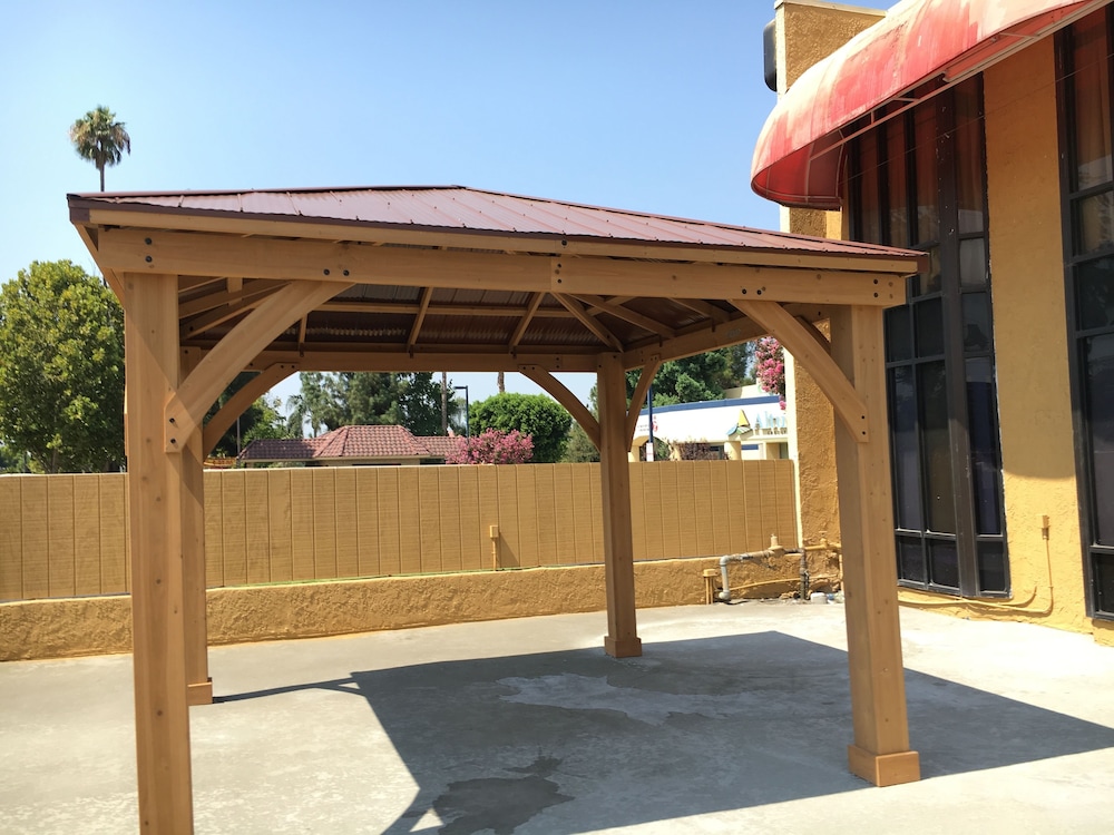 Riverside Inn & Suites - photo 47