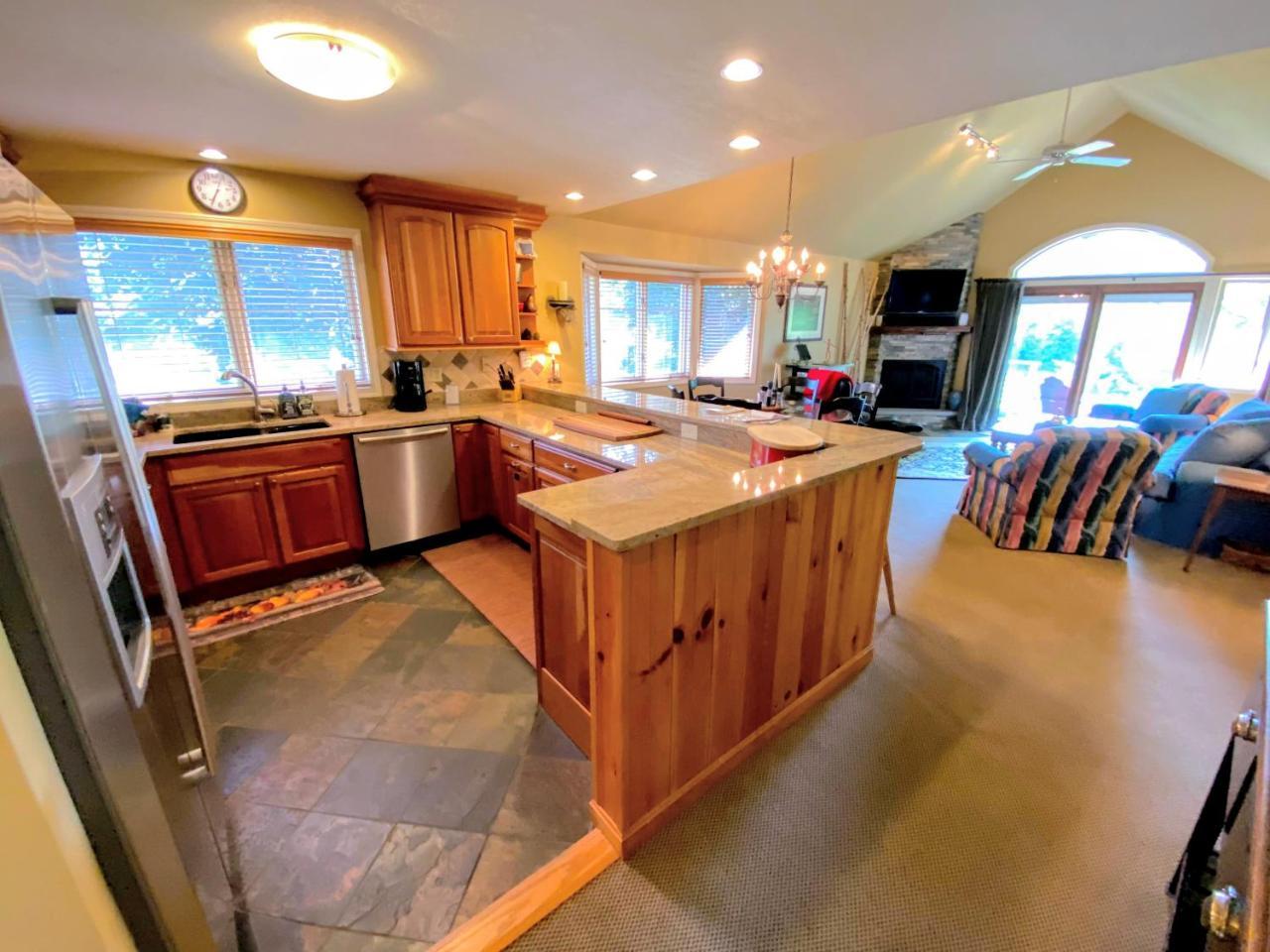 F8 Luxurious Mt Washington Hotel golf course home Wifi cable air conditioning - photo 12