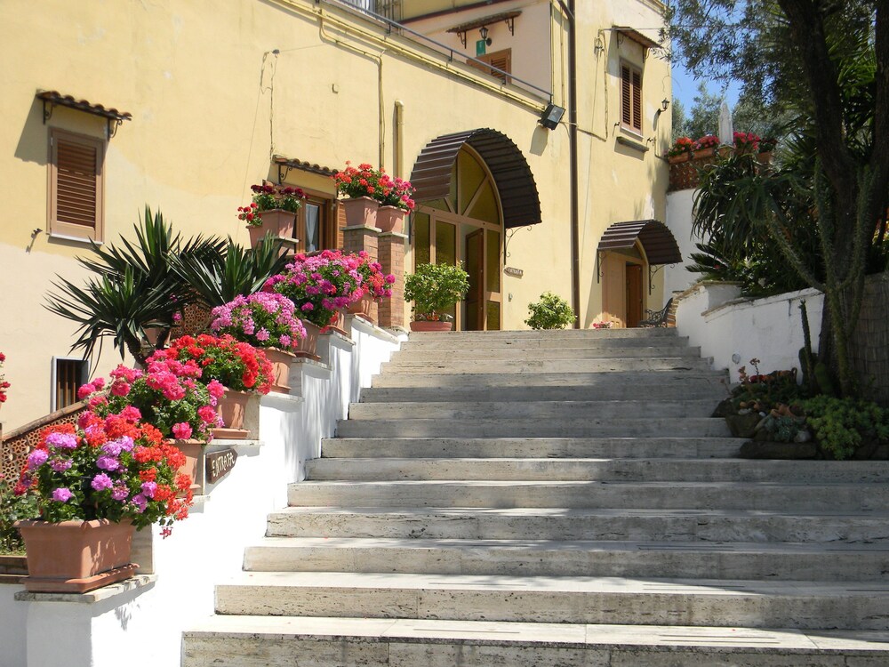 Oasi Madre della Pace — 4-Star Luxury Hotel in Sorrento, Italy