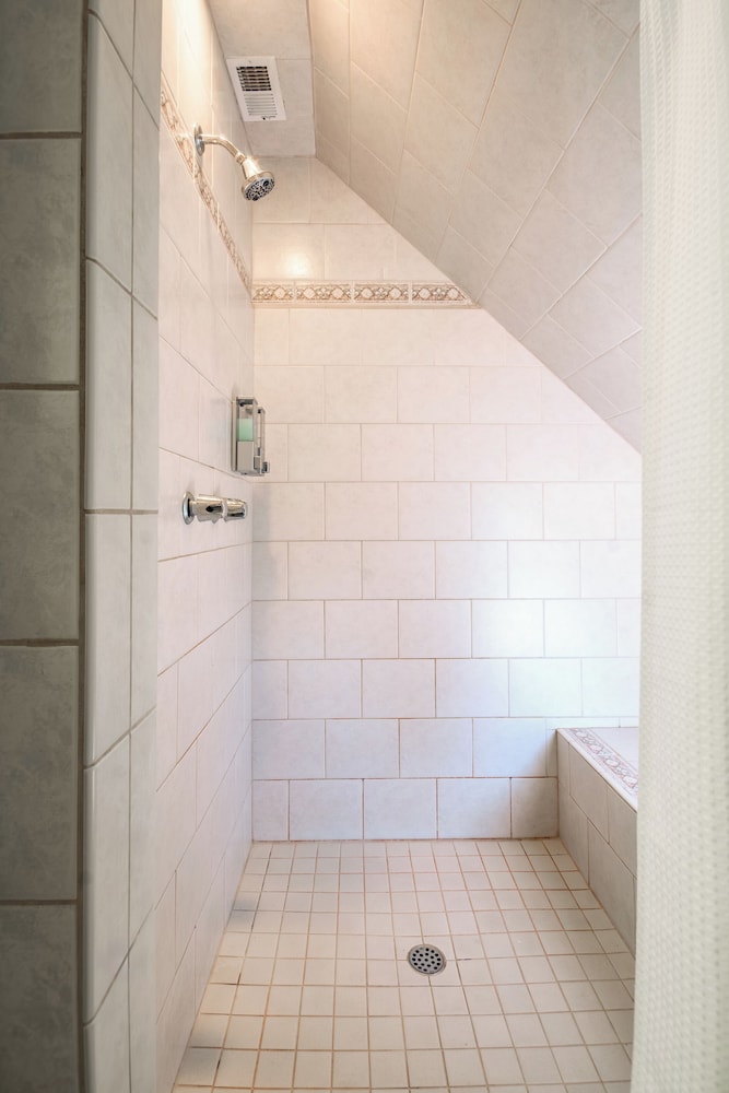Cedar Gables Inn - photo 30